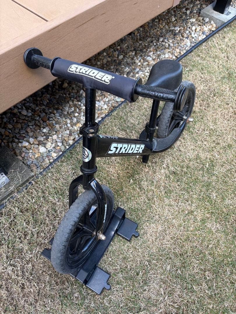 ストライダー　スポーツモデルブラック•スタンド•バック　セット