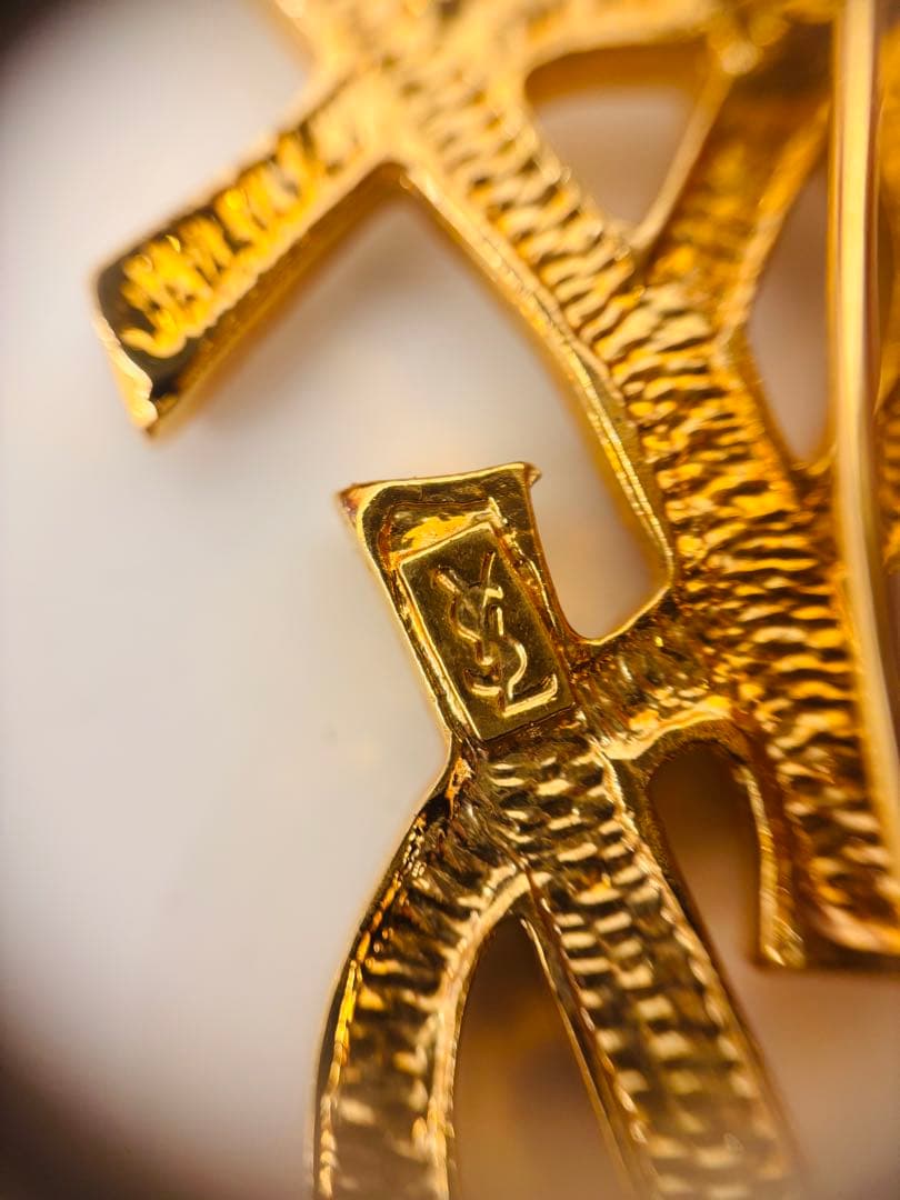 YSL ゴールドブローチ クリスタル装飾