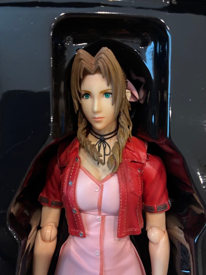 ファイナルファンタジー FF7 エアリス プレイアーツ改 クライシスコア