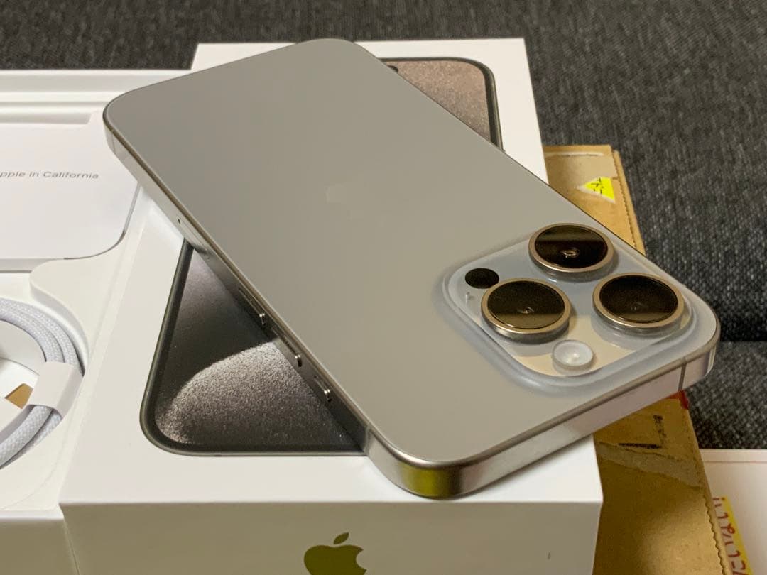 iPhone 15Pro simフリー　美品