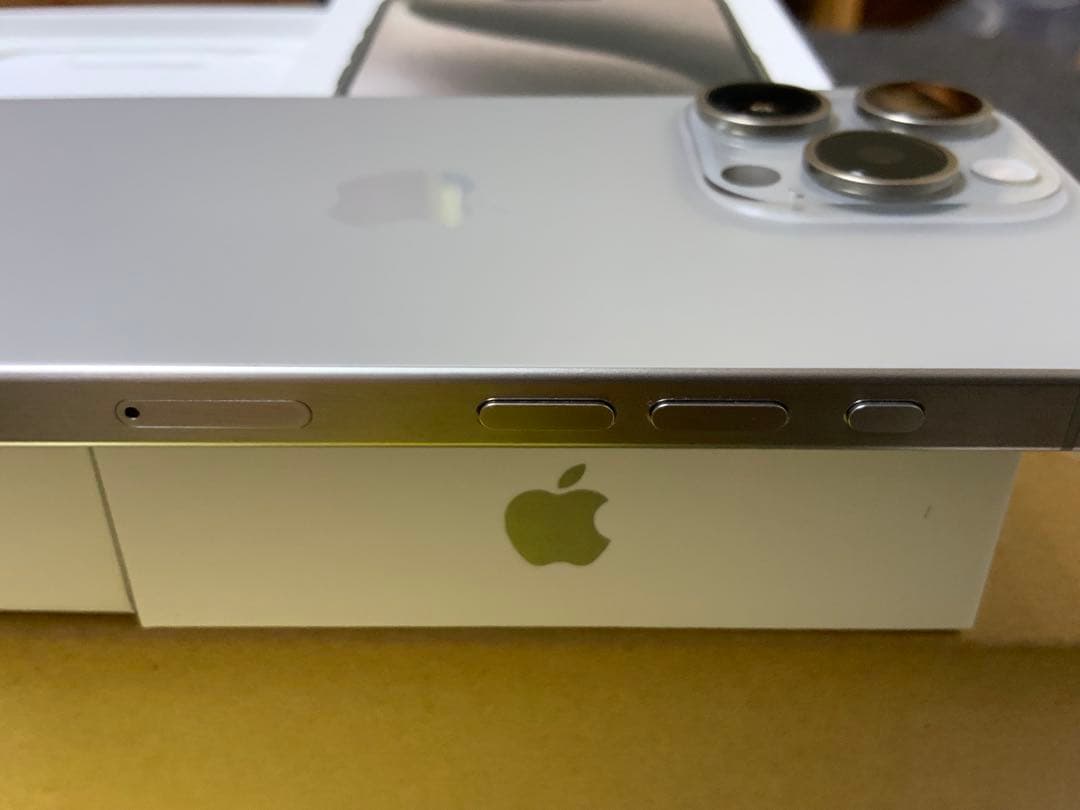 iPhone 15Pro simフリー　美品