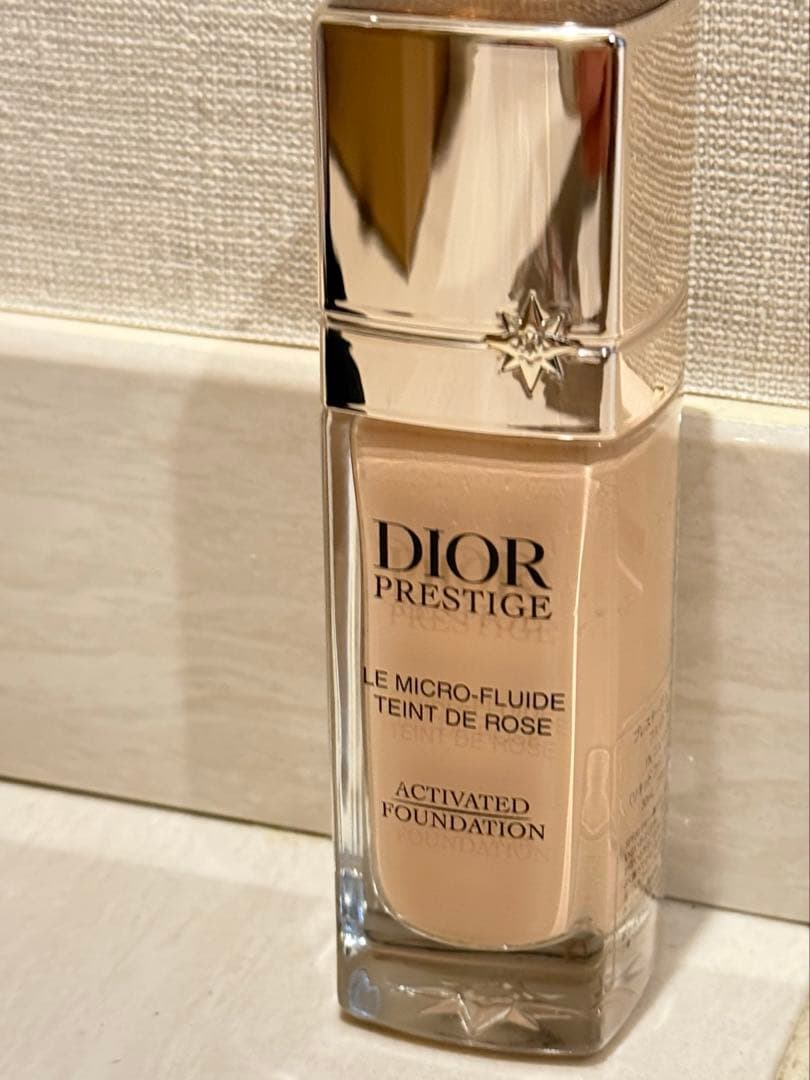 Dior プレステージマイクロフロイドタン　美容液ファンデーション 30ml