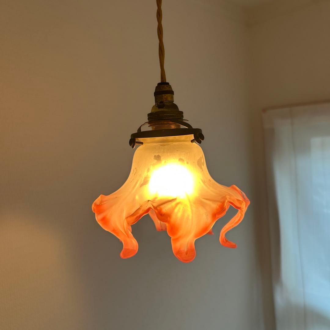 アンティーク⭐︎ペンダントライト ピンクとホワイトのガラス