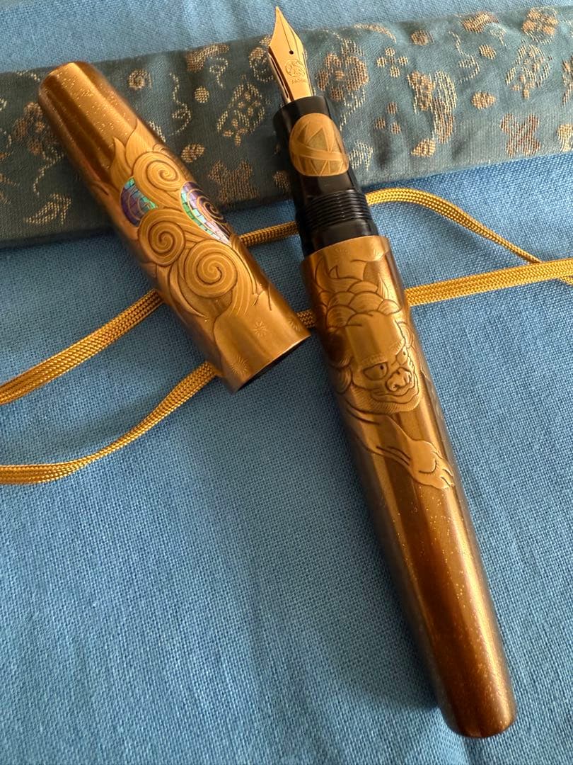 金地獅子、万年筆、蒔絵