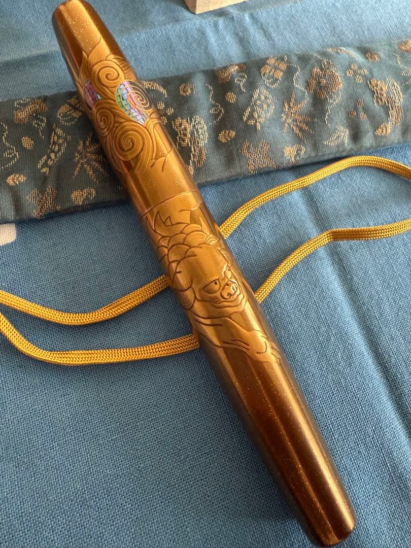 金地獅子、万年筆、蒔絵