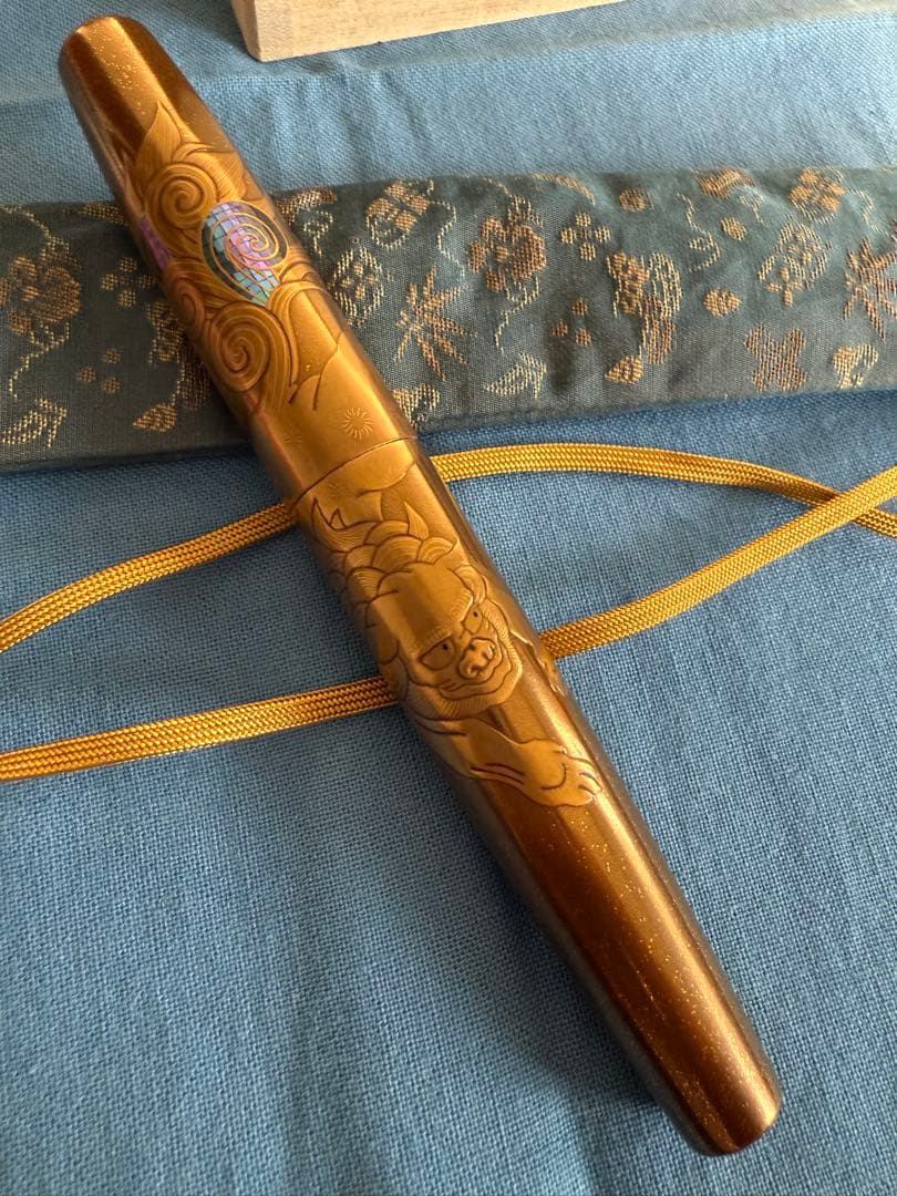 金地獅子、万年筆、蒔絵