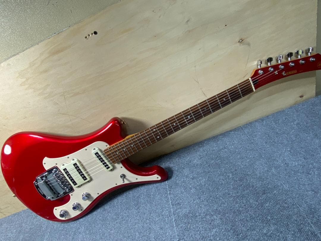 617 YAMAHA SGV 300 レッド