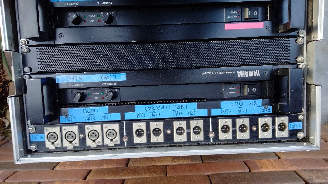 業務用パワーアンプPD2500x2台入り　 キャスター付きラックケース