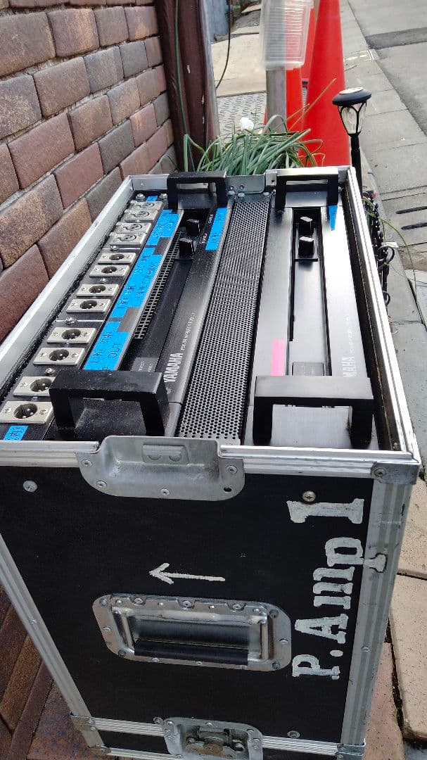 業務用パワーアンプPD2500x2台入り　 キャスター付きラックケース