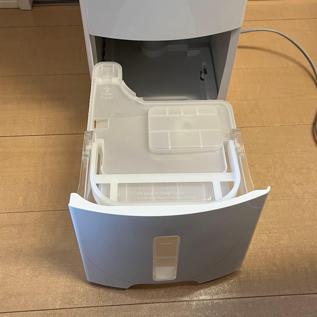 最終値引き　Panasonic 衣類乾燥除湿機 F-YHVX120 ホワイト