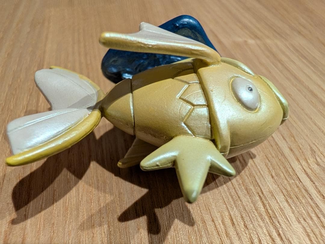 【希少】金のコイキング フィギュア