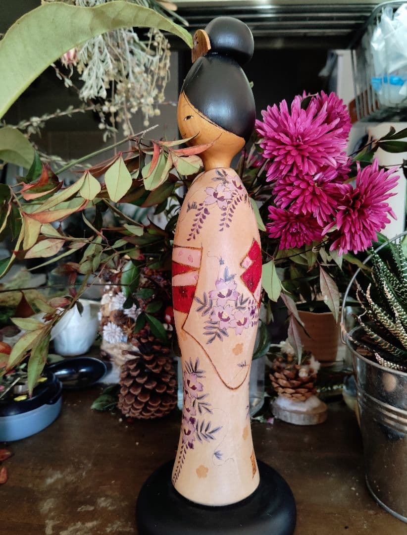 沖　いづみ　一品作　こけし人形　着物姿の若い女性　創作こけし