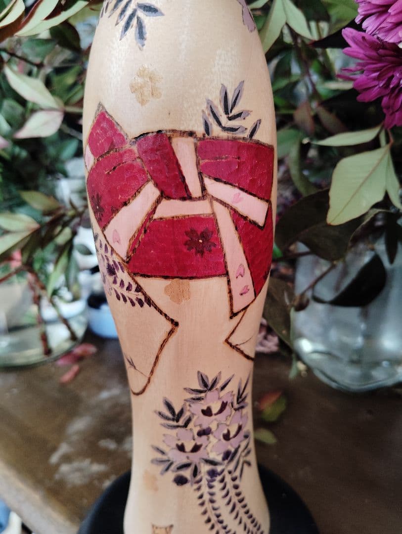 沖　いづみ　一品作　こけし人形　着物姿の若い女性　創作こけし