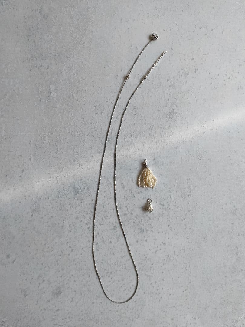 極小淡水パールタッセルチャーム付、カレンシルバーロングネックレス　ベビーパール