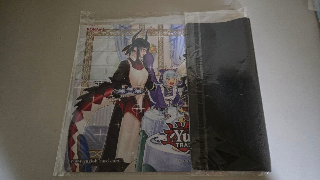 遊戯王公式 ドラゴンメイドのお心づくし プレイマット