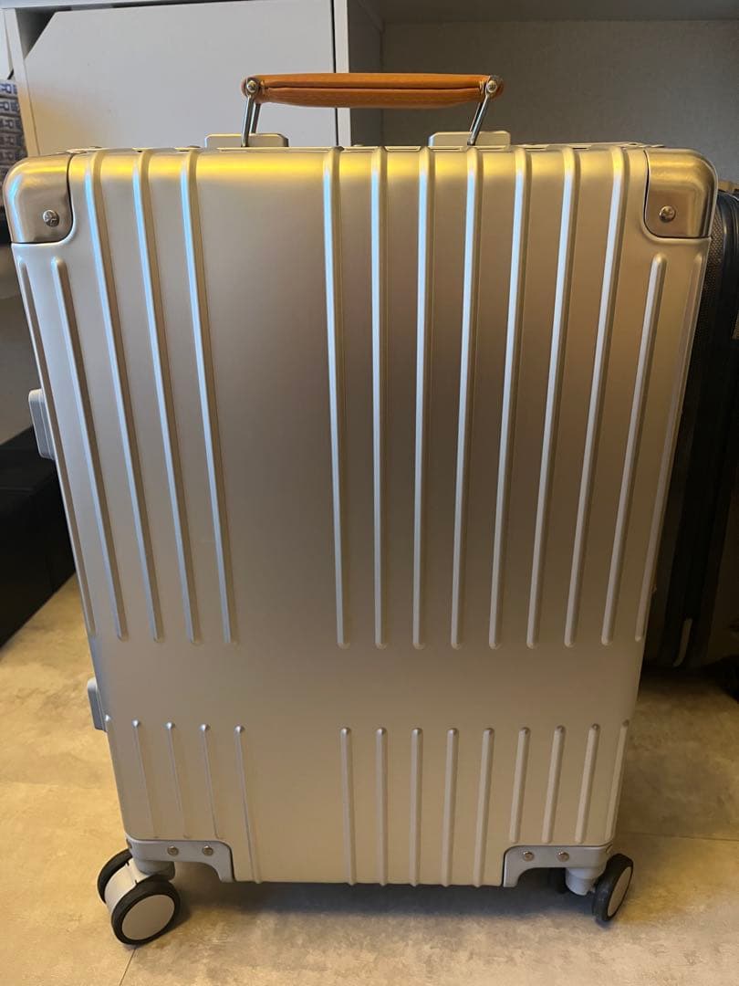 【新品未使用】イノベーター innovator アルミ 36L キャリーケース