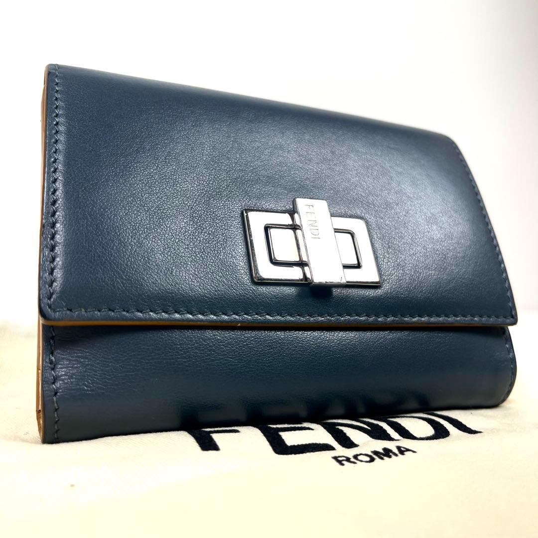 フェンディ　ピーカブー　折り財布　ターンロック　バイカラー　レザー　コンパクト