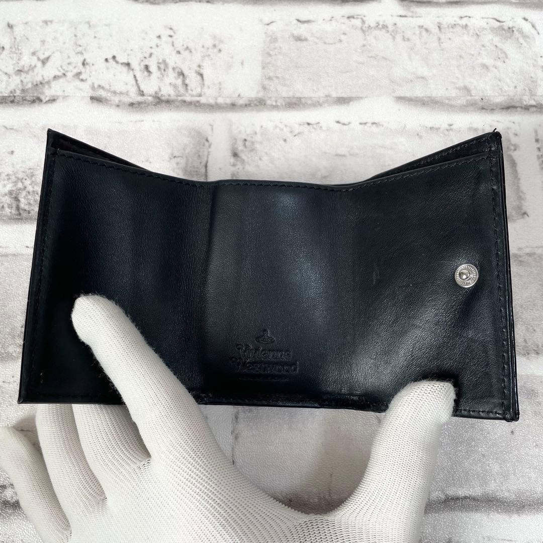 美品✨ヴィヴィアンウエストウッド　三つ折り財布　クロコ型押し　レター型　黒