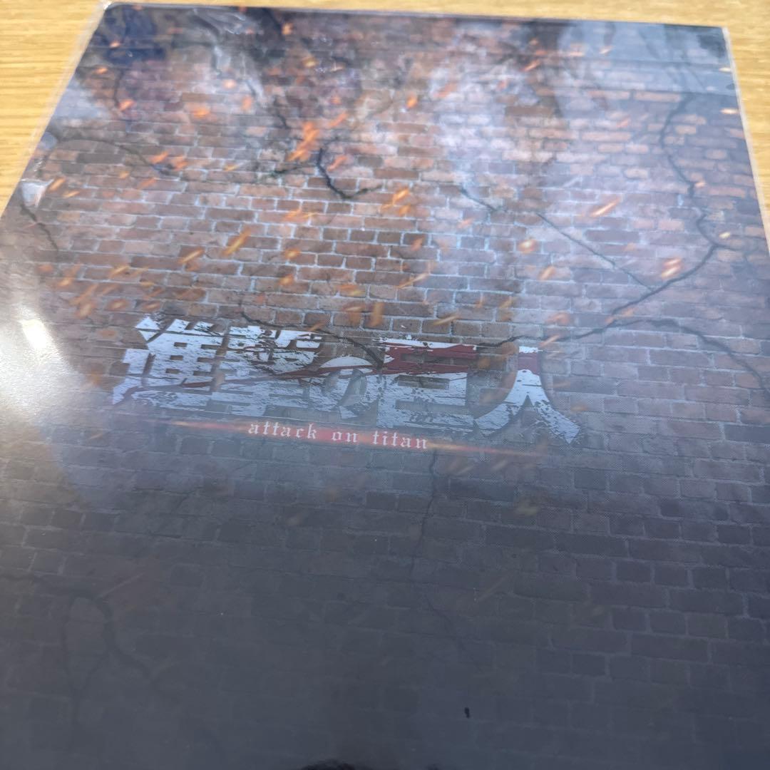 進撃の巨人　クリアファイル　花束　リヴァイ　ハンジ