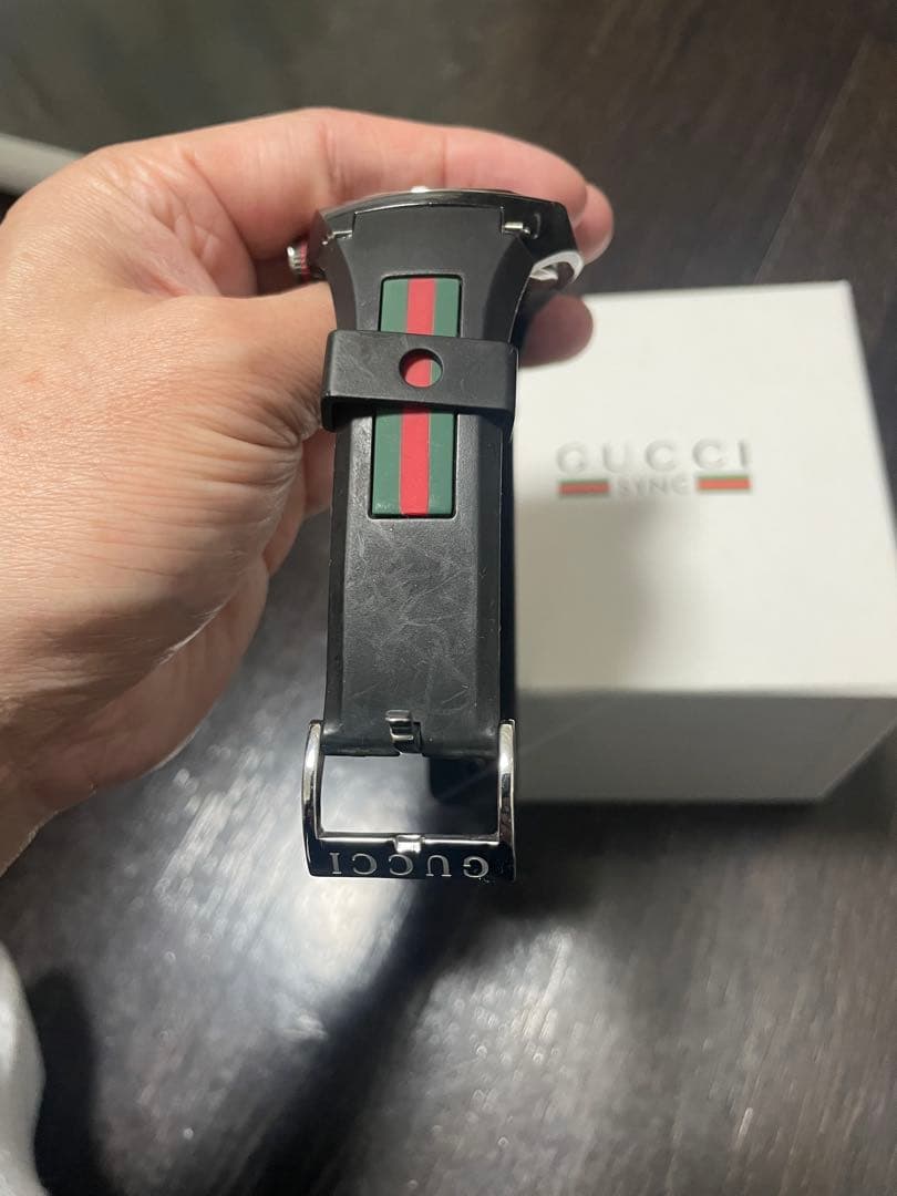 GUCCI SYNC ブラックラバーベルト時計