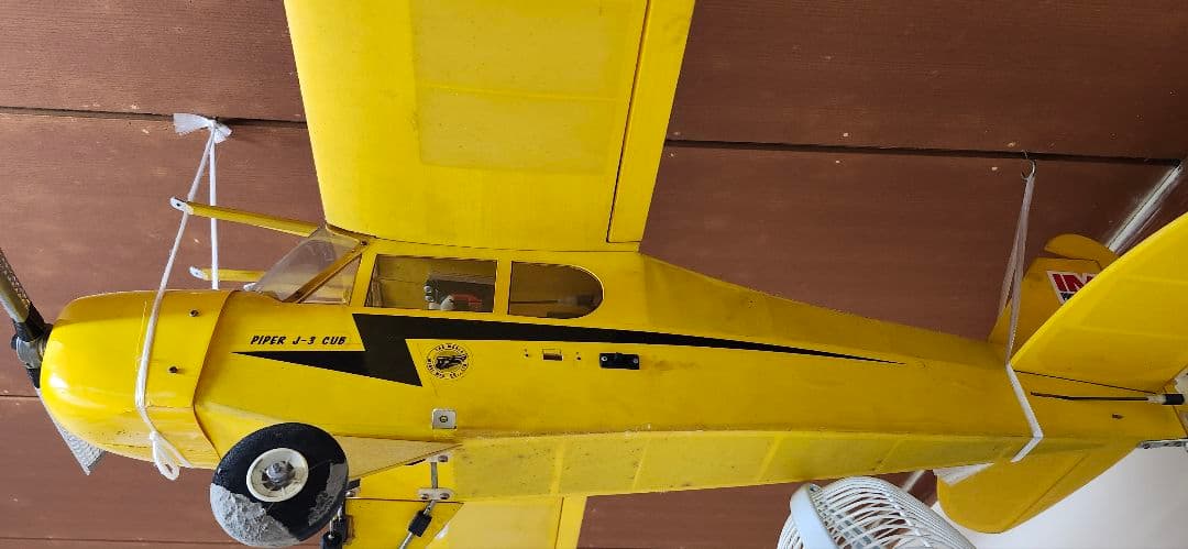 Piper J-3 Cub イエロー