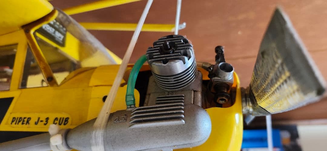 Piper J-3 Cub イエロー