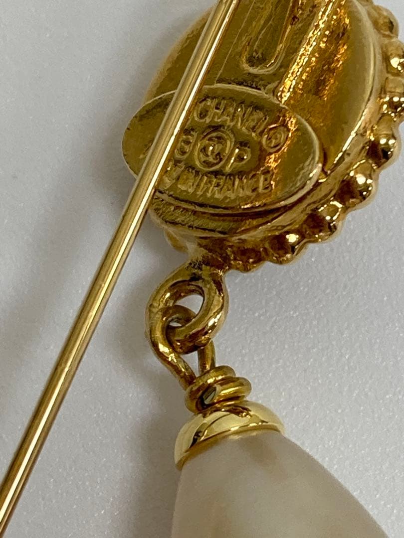 シャネル/CHANEL クローバーモチーフ　ピンブローチ　フェイクパール