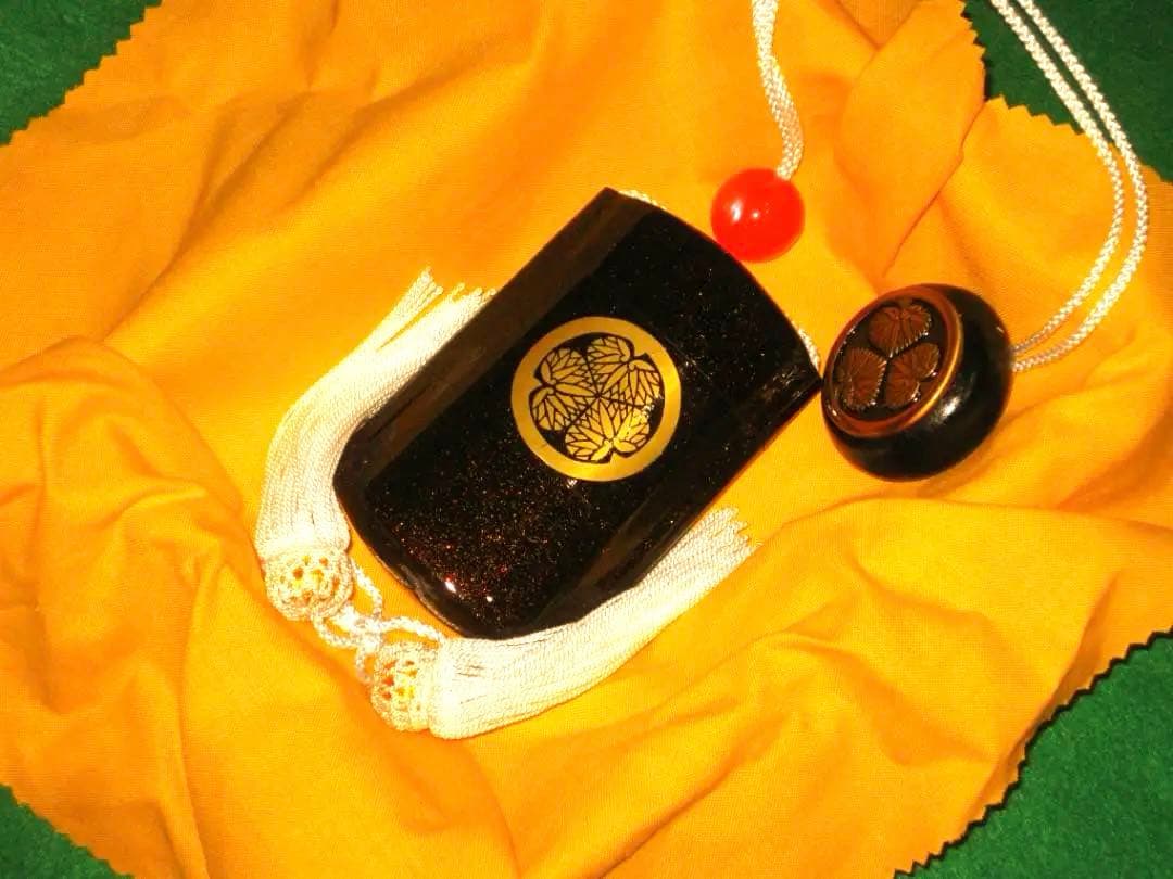 水戸黄門　印籠　三つ葉葵　德川家紋