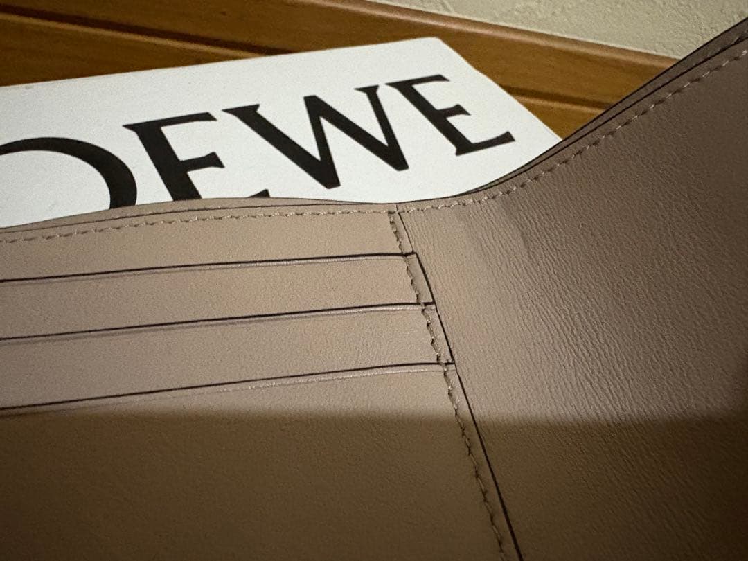 ロエベ バーティカル ウォレット スモール 3つ折り財布