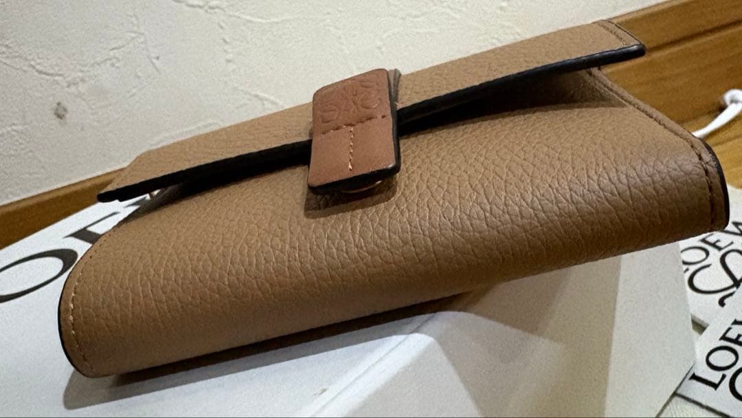 ロエベ バーティカル ウォレット スモール 3つ折り財布