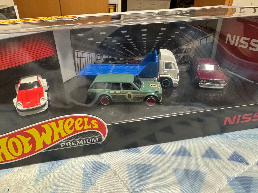 ホットウィール プレミアム NISSAN ミニカーセット 他2セット