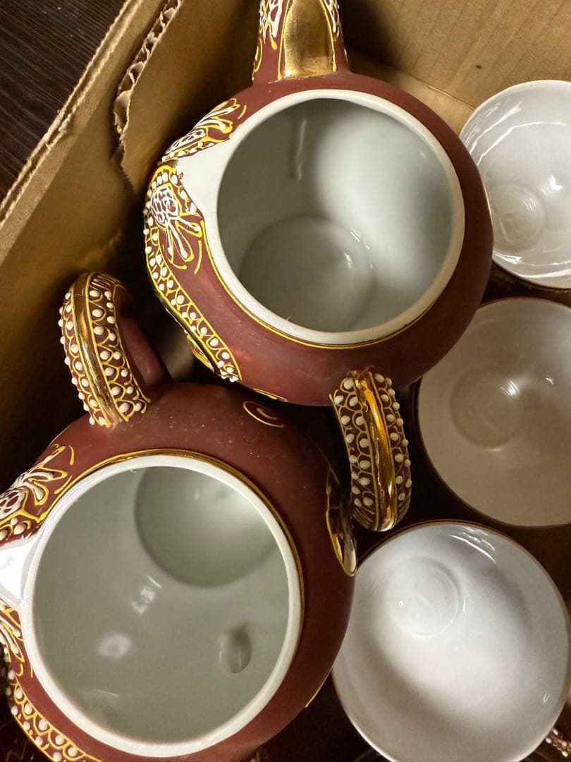 茶道具セット 赤色と金色の陶器製