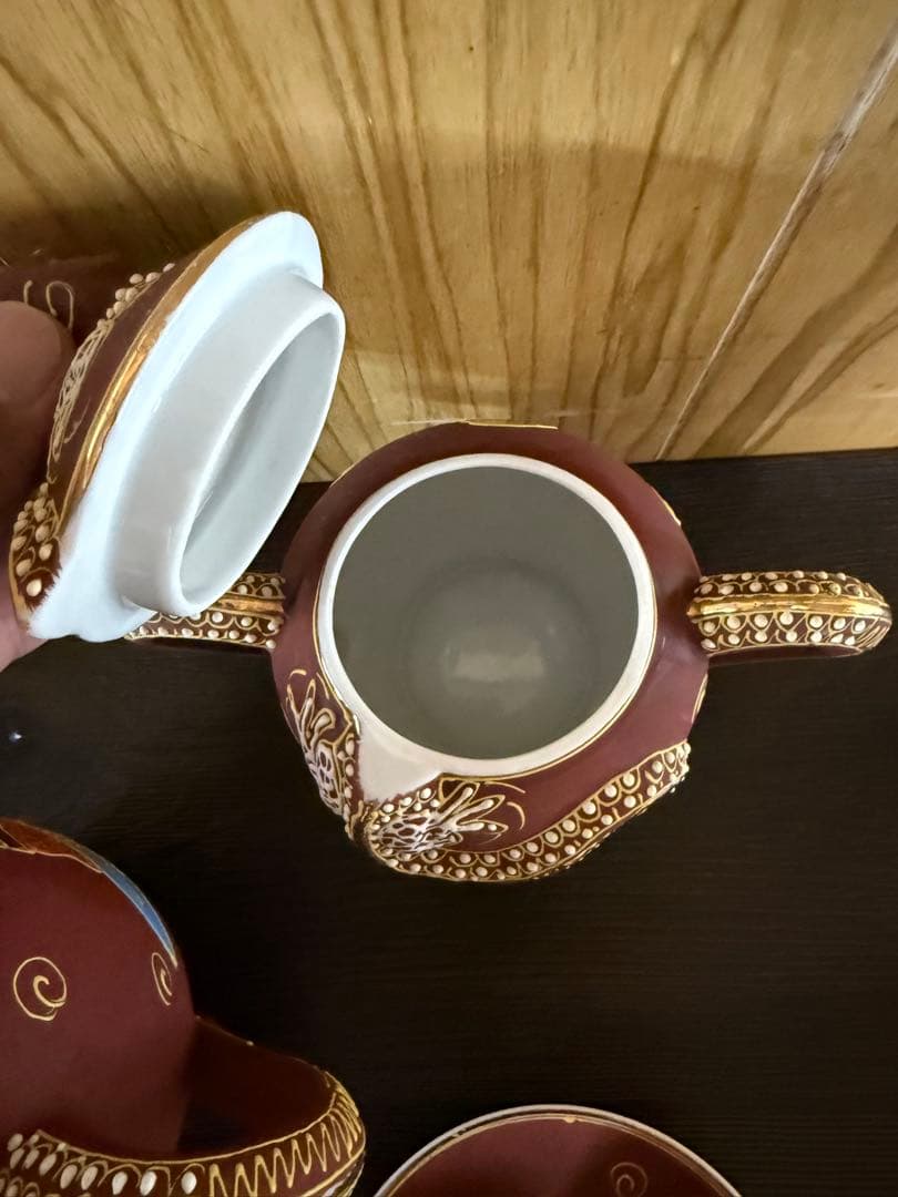 茶道具セット 赤色と金色の陶器製