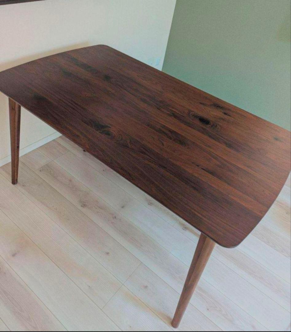 おむすびひかる　大塚家具　ダイニングテーブルシネマ2　ウォールナット材