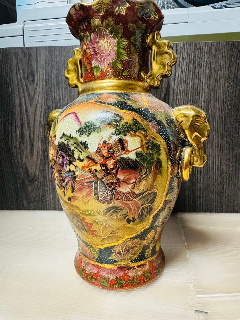 薩摩焼「武者合戦図」壺金彩 耳付 縁起物 アンティーク飾り物 置物 時代物 飾壺