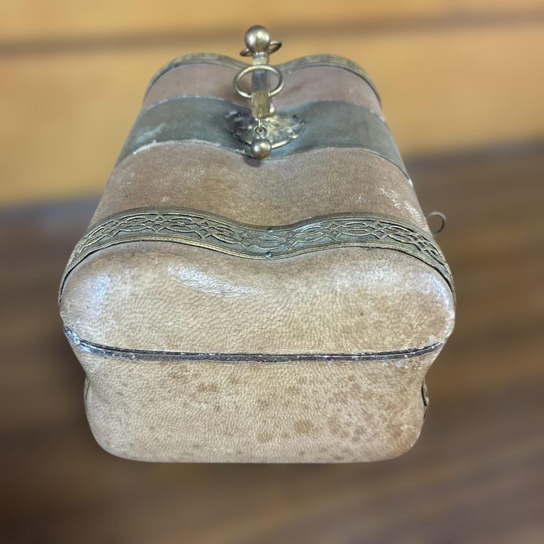 イギリス製　宝石箱　アンティーク　レザー収納　ボックス　鍵つき