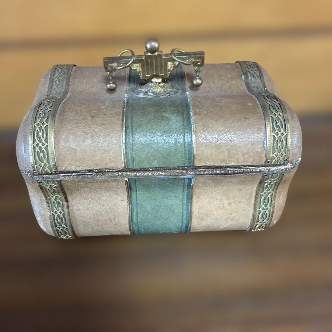 イギリス製　宝石箱　アンティーク　レザー収納　ボックス　鍵つき