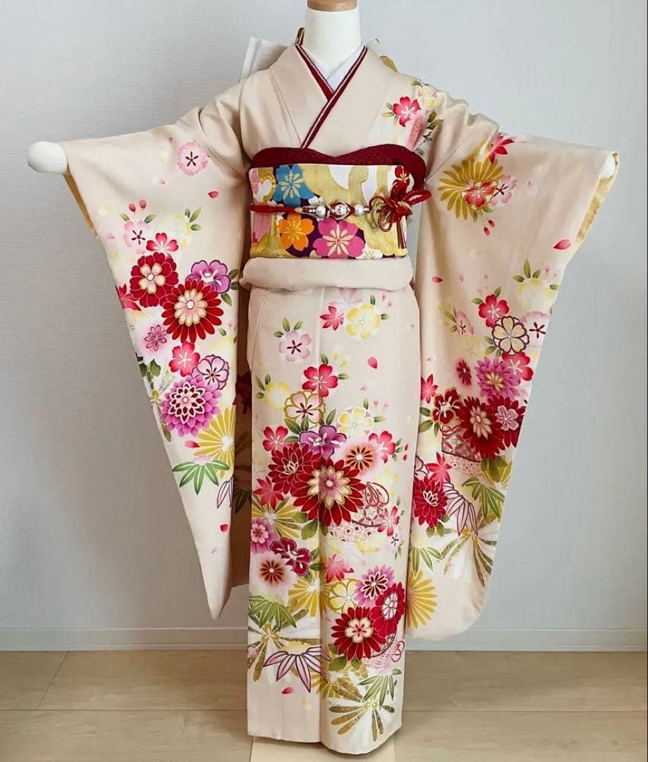 振袖　ベージュ系　アイボリー系　菊　鞠　桜　竹　ちりめん地　正絹