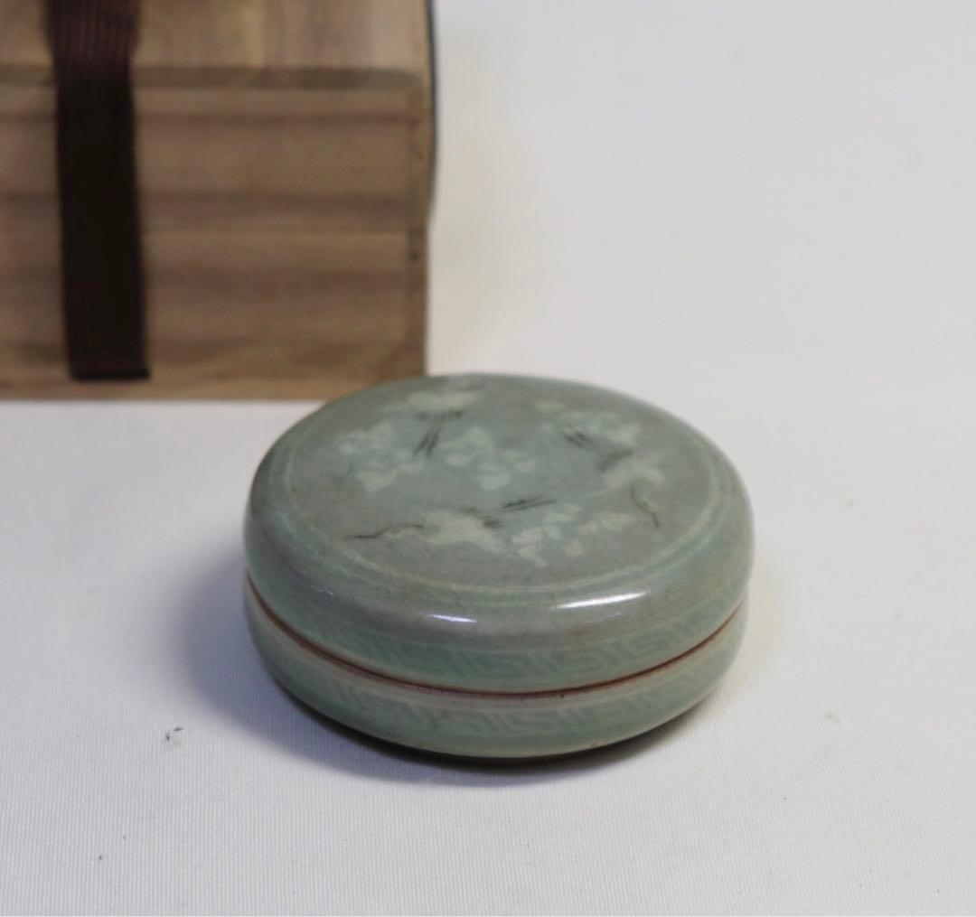 (918) 人間国宝　海剛　青磁香合　象嵌　鶴　柳根瀅作　共箱　送料込み0919