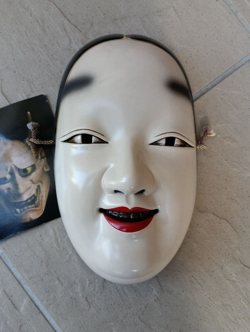 井伊家秘蔵　能面能装束展　小面