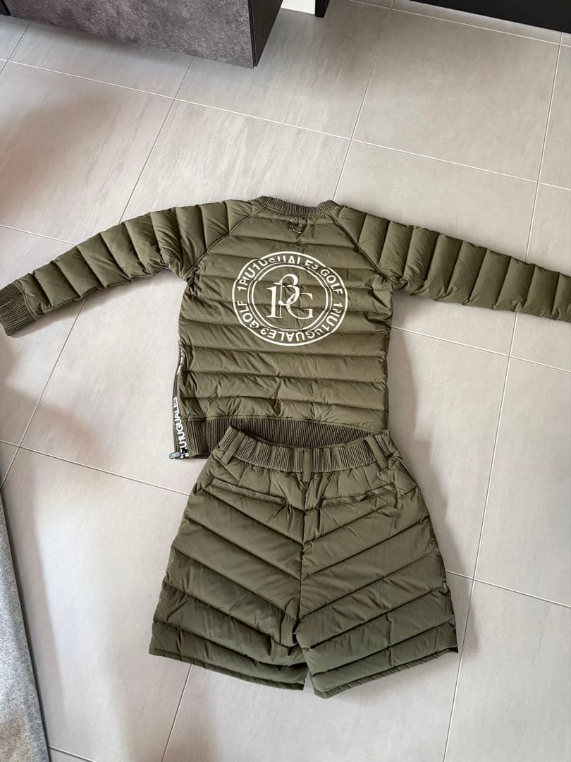 ウノピュウノウグァレトレ　未使用レディース　ダウンセットアップ