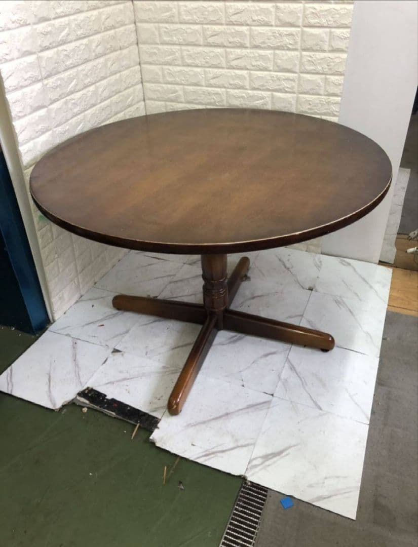 円形木製ダイニングテーブル ブラウン　キツツキ　飛騨産業