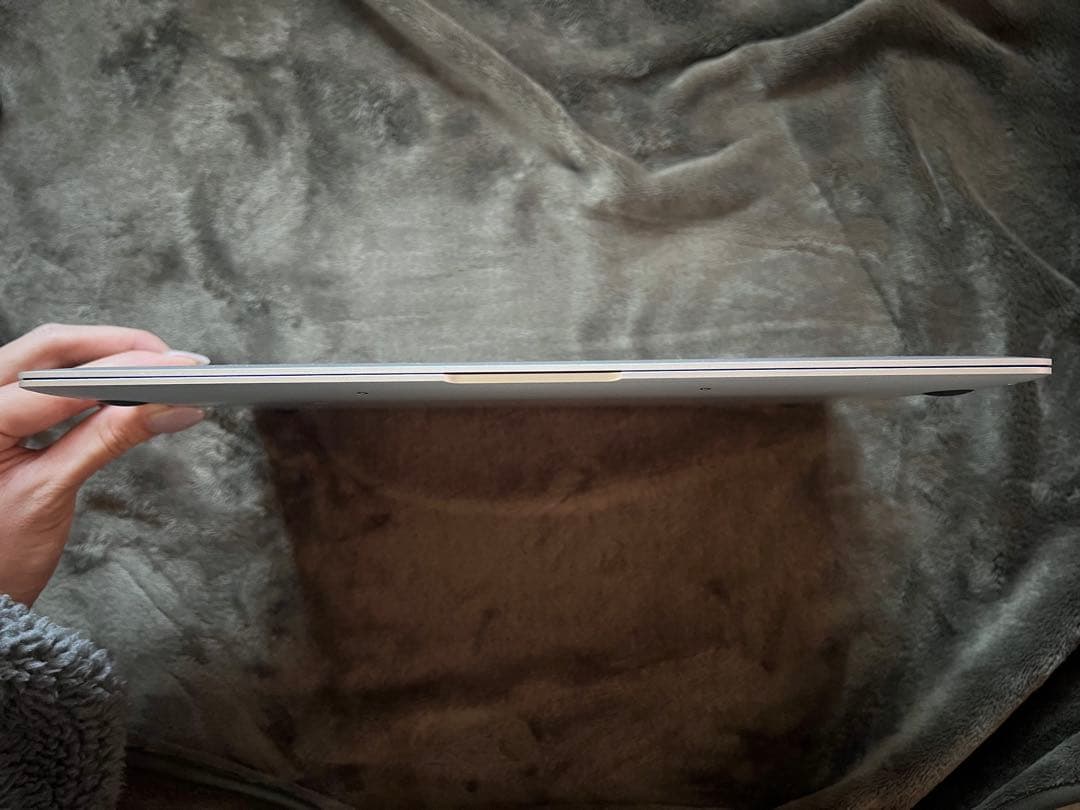 【訳あり】Apple MacBookAir13 シルバー 充電器付き