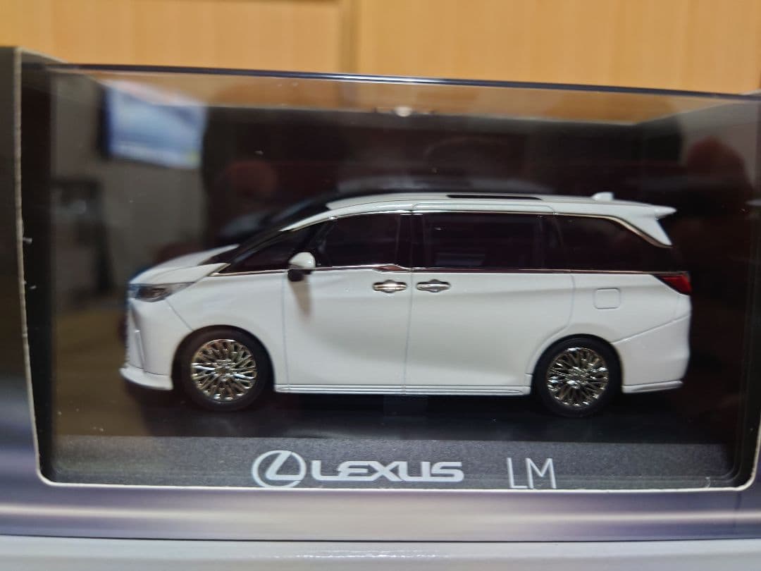 Lexus LM ミニカー４３/１サイズ 4台セット