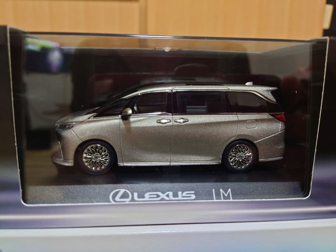 Lexus LM ミニカー４３/１サイズ 4台セット