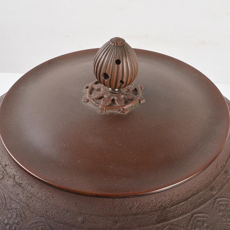 茶道具　釜師　畠春斎作　亀甲文釜　鉄釜　共箱　M　R5520C