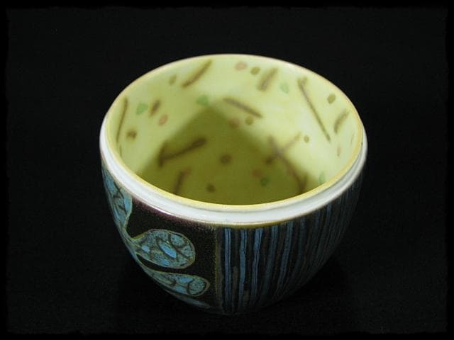 人気作家 伊藤 北斗 釉刻色絵金銀彩 茶入 バラ 魚 四方桟 共箱 e166