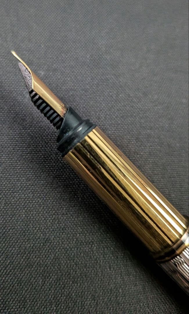 カルティエ　トリニティ　万年筆　ペン先K18