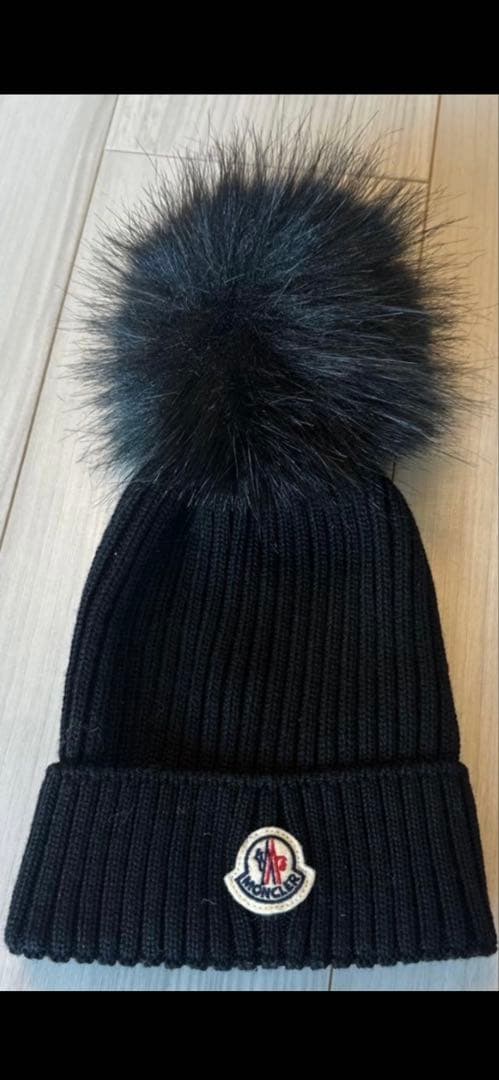 ⭐︎MONCLER⭐︎ブラックニット帽 ファー付き