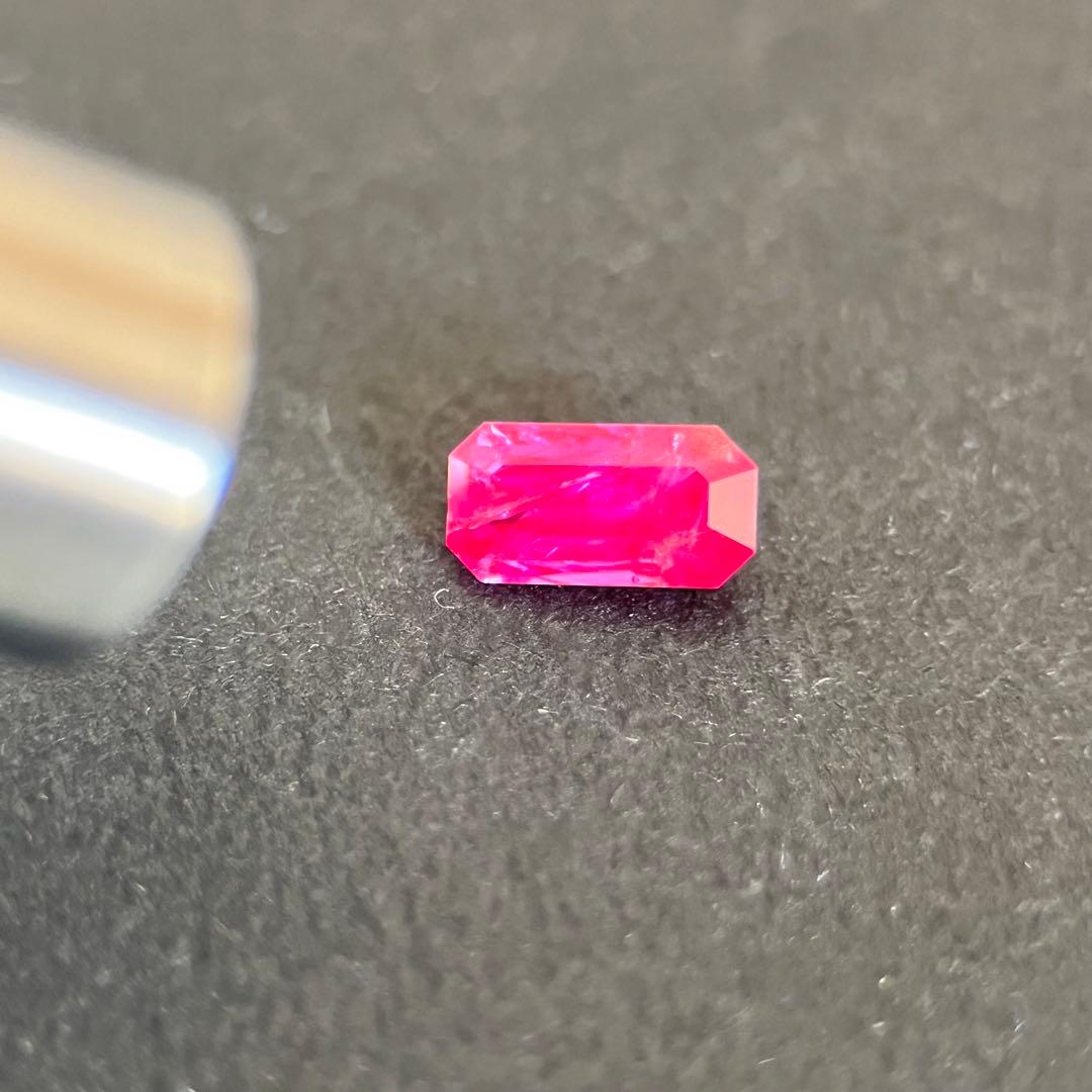 スリランカ産非加熱天然バイオレットサファイアルース